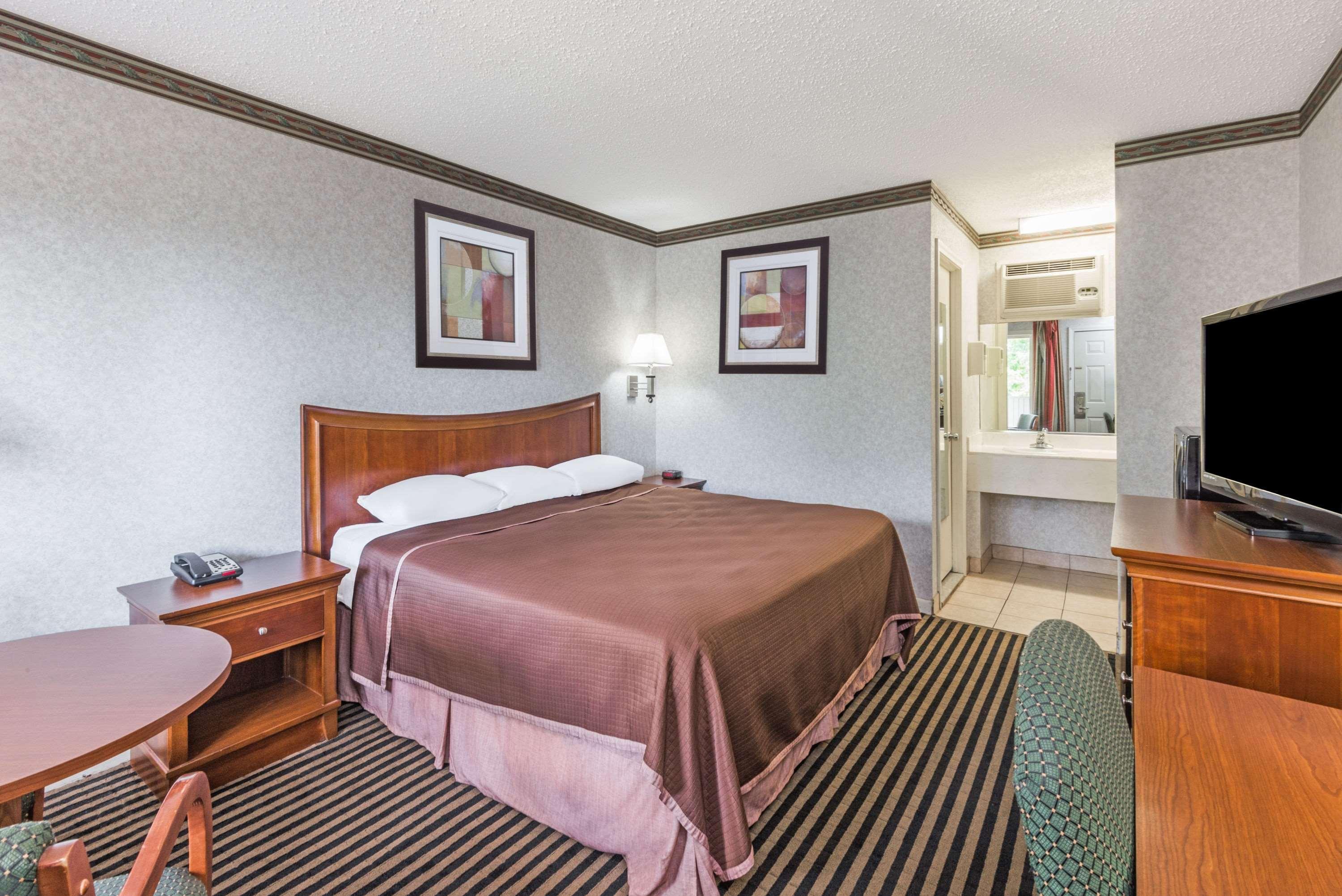 Howard Johnson By Wyndham Rocky Hill Esterno foto